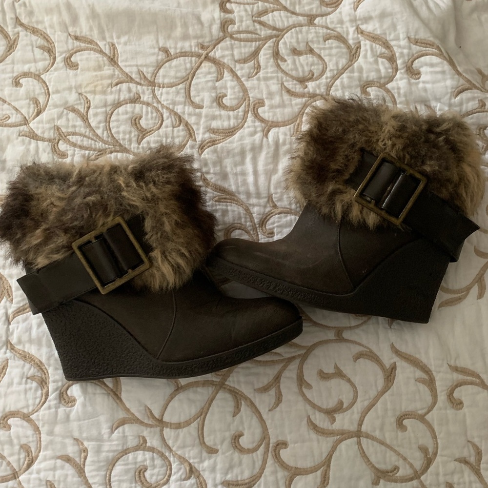 Nine and co faux fur boots size 8 US 9 Jamaican